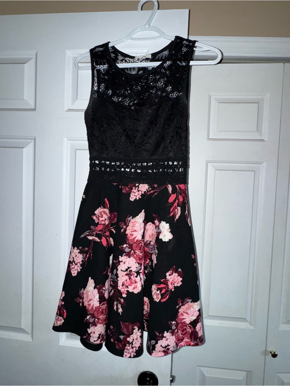 Black Lace Bodice Floral Skater Dress - Pink Floral